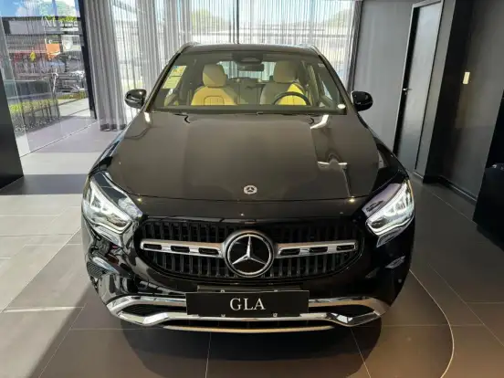 MERCEDES-BENZ-GLA 200-2026