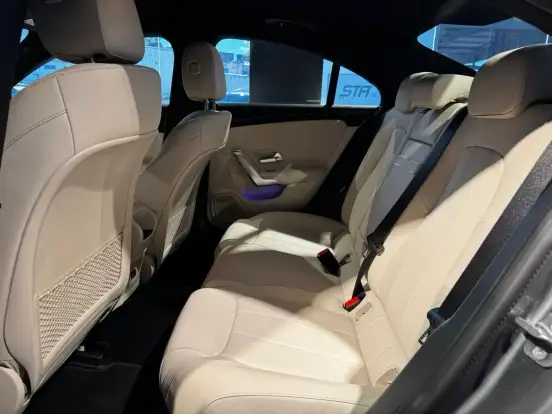 MERCEDES-BENZ-GLA 200-2026