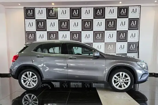MERCEDES-BENZ-GLA 200-2016