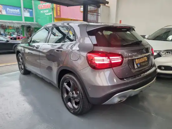 MERCEDES-BENZ-GLA 200-2017