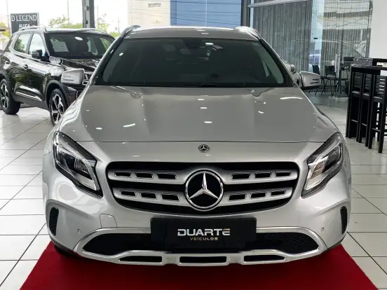 MERCEDES-BENZ-GLA 200-2019