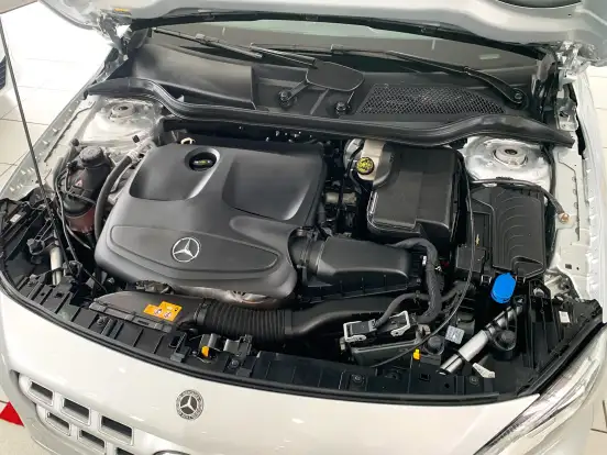 MERCEDES-BENZ-GLA 200-2019