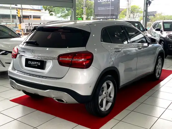 MERCEDES-BENZ-GLA 200-2019