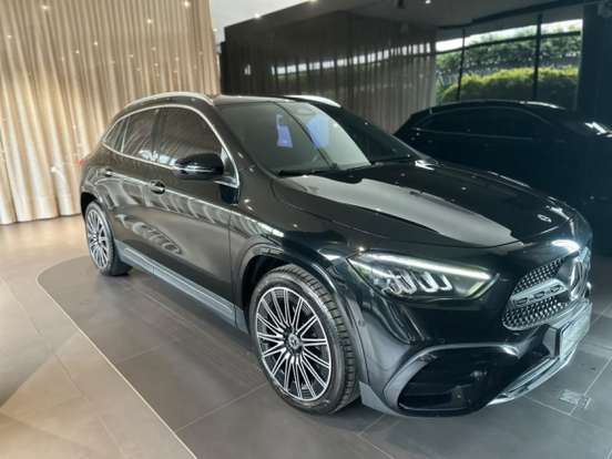MERCEDES-BENZ-GLA 200-2024