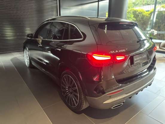 MERCEDES-BENZ-GLA 200-2024