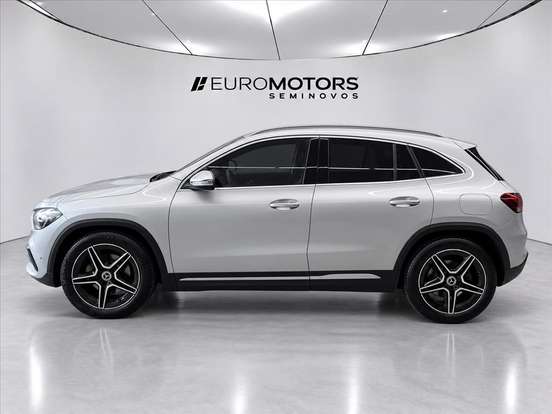 MERCEDES-BENZ-GLA 200-2024