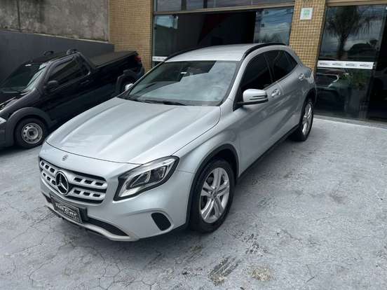 MERCEDES-BENZ-GLA 200-2019