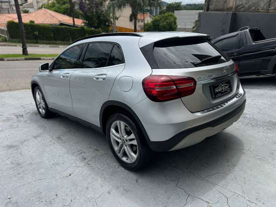MERCEDES-BENZ-GLA 200-2019