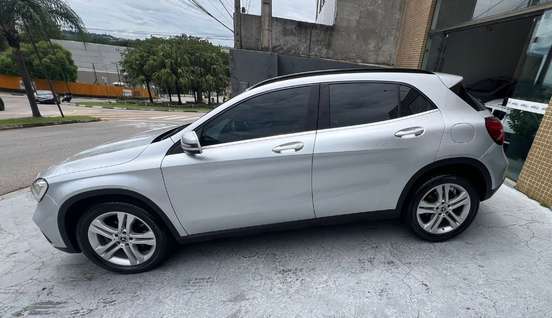 MERCEDES-BENZ-GLA 200-2019