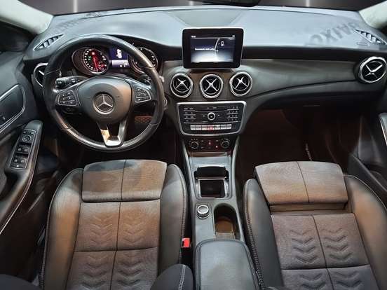 MERCEDES-BENZ-GLA 200-2019