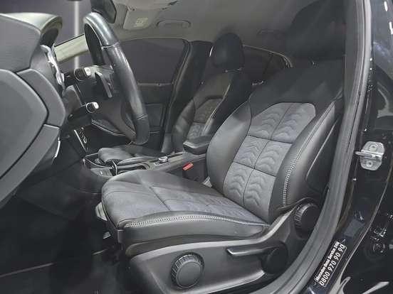 MERCEDES-BENZ-GLA 200-2019
