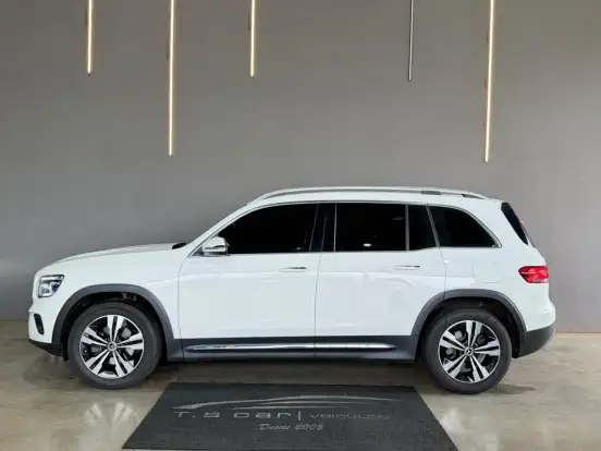 MERCEDES-BENZ-GLB 200-2021