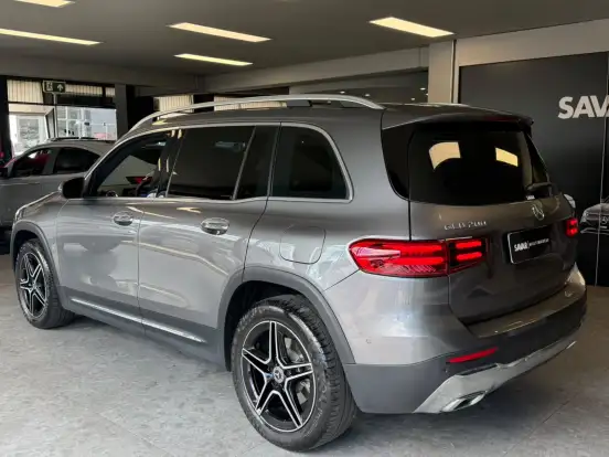 MERCEDES-BENZ-GLB 200-2023