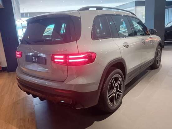 MERCEDES-BENZ-GLB 220-2026