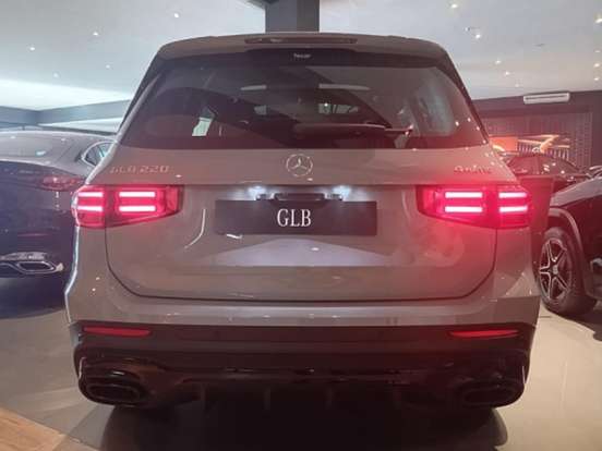 MERCEDES-BENZ-GLB 220-2.0 MHEV NIGHT EDITION 4MATIC 8G-DCT MERCEDES-BENZ-GLB 220-2026