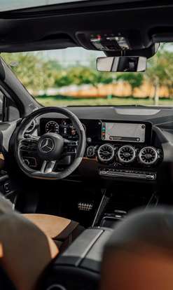 MERCEDES-BENZ-GLA 200-2024