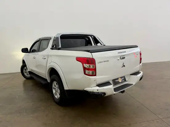 MITSUBISHI-L200 TRITON-2.4 16V TURBO DIESEL SPORT HPE TOP CD 4P 4X4 AUTOMÁTICO MITSUBISHI-L200 TRITON-2017