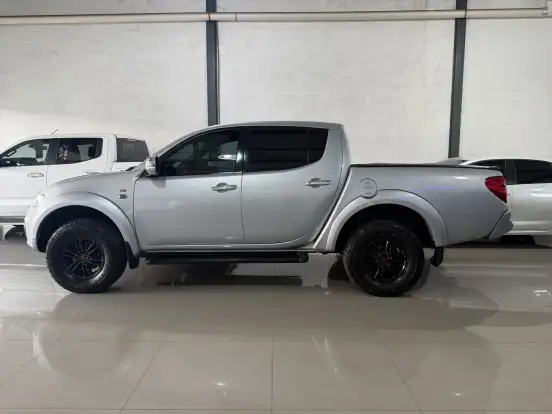 MITSUBISHI-L200 TRITON-3.2 HPE 4X4 CD 16V TURBO INTERCOOLER DIESEL 4P AUTOMÁTICO MITSUBISHI-L200 TRITON-2015