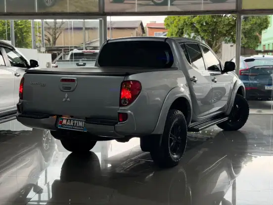 MITSUBISHI-L200 TRITON-3.2 HPE 4X4 CD 16V TURBO INTERCOOLER DIESEL 4P AUTOMÁTICO MITSUBISHI-L200 TRITON-2015