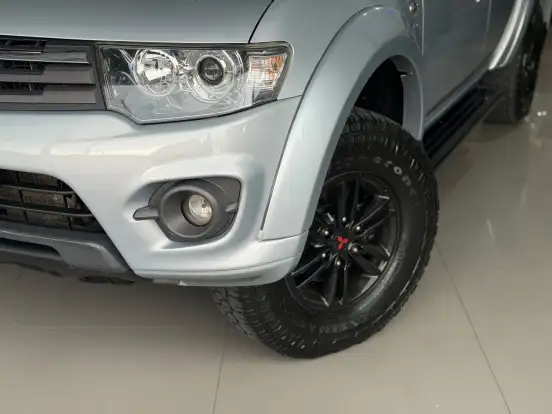 MITSUBISHI-L200 TRITON-3.2 HPE 4X4 CD 16V TURBO INTERCOOLER DIESEL 4P AUTOMÁTICO MITSUBISHI-L200 TRITON-2015