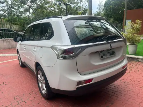 MITSUBISHI-OUTLANDER-2013