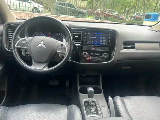 MITSUBISHI-OUTLANDER-2.0 16V GASOLINA 4P AUTOMÁTICO MITSUBISHI-OUTLANDER-2013