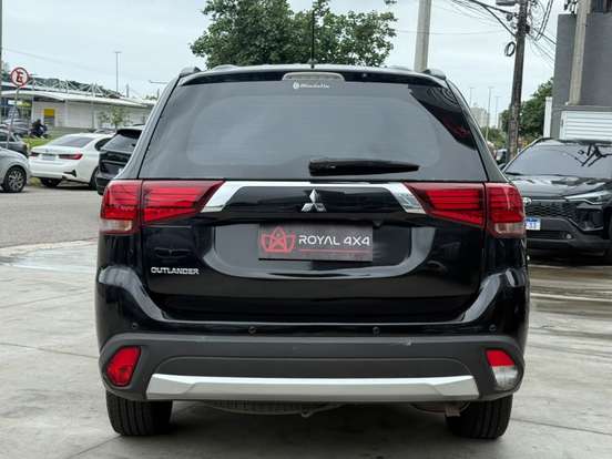 MITSUBISHI-OUTLANDER-2015