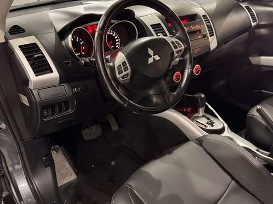 MITSUBISHI-OUTLANDER-2012