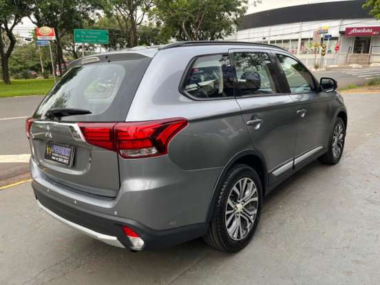 MITSUBISHI-OUTLANDER-2015