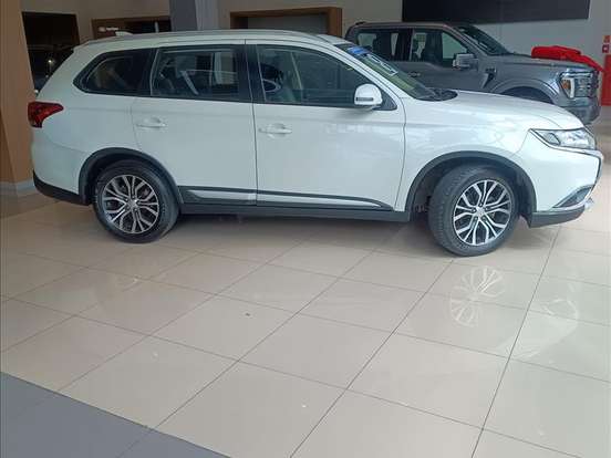 MITSUBISHI-OUTLANDER-2.0 COMFORT 16V GASOLINA 4P AUTOMÁTICO MITSUBISHI-OUTLANDER-2017