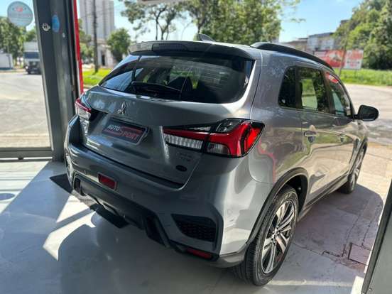 MITSUBISHI-OUTLANDER-2021