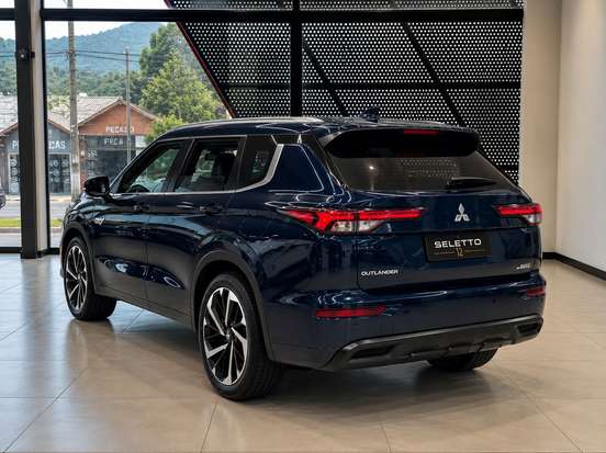 MITSUBISHI-OUTLANDER-2025