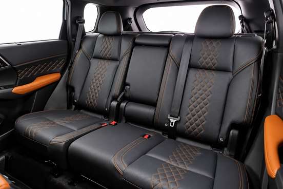 MITSUBISHI-OUTLANDER-2.4 PHEV SIGNATURE S-AWC DHT MITSUBISHI-OUTLANDER-2025