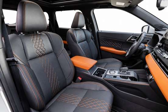 MITSUBISHI-OUTLANDER-2025