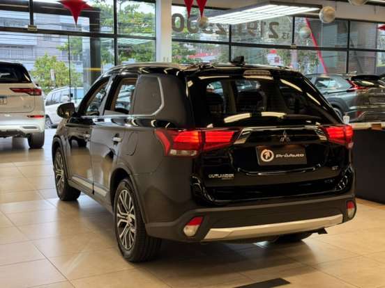 MITSUBISHI-OUTLANDER-3.0 GT 4X4 V6 24V GASOLINA 4P AUTOMÁTICO MITSUBISHI-OUTLANDER-2017