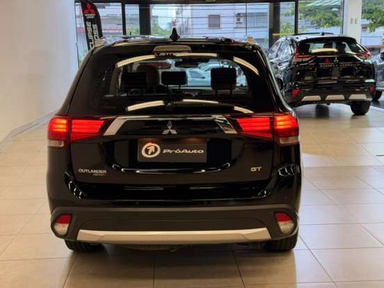MITSUBISHI-OUTLANDER-3.0 GT 4X4 V6 24V GASOLINA 4P AUTOMÁTICO MITSUBISHI-OUTLANDER-2017