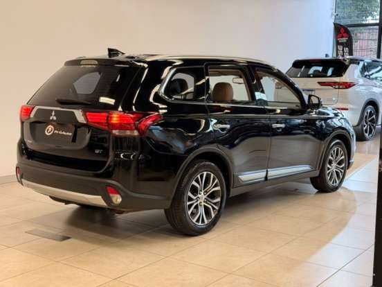 MITSUBISHI-OUTLANDER-2017