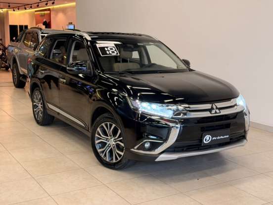 MITSUBISHI-OUTLANDER-3.0 GT 4X4 V6 24V GASOLINA 4P AUTOMÁTICO MITSUBISHI-OUTLANDER-2017