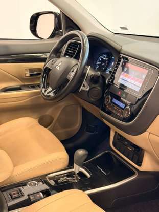 MITSUBISHI-OUTLANDER-3.0 GT 4X4 V6 24V GASOLINA 4P AUTOMÁTICO MITSUBISHI-OUTLANDER-2017