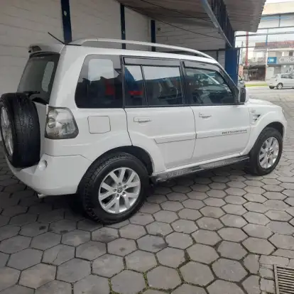 MITSUBISHI-PAJERO-2012
