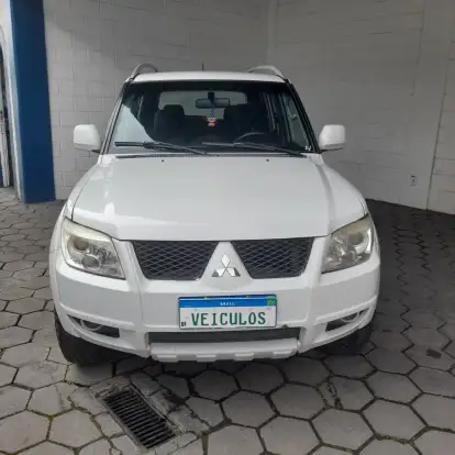 MITSUBISHI-PAJERO-2012