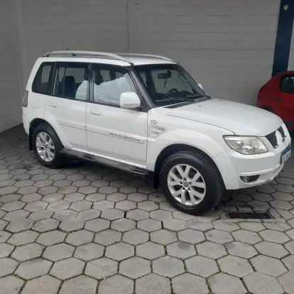 MITSUBISHI-PAJERO-2012