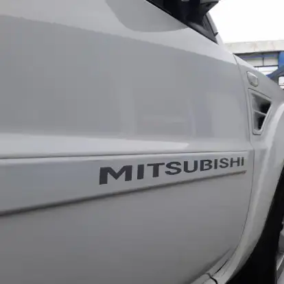 MITSUBISHI-PAJERO-2012