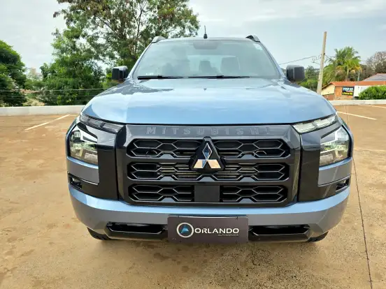 MITSUBISHI-TRITON-2.4 BITURBO DIESEL CD GLS 4X4 AUTOMÁTICO MITSUBISHI-TRITON-2025