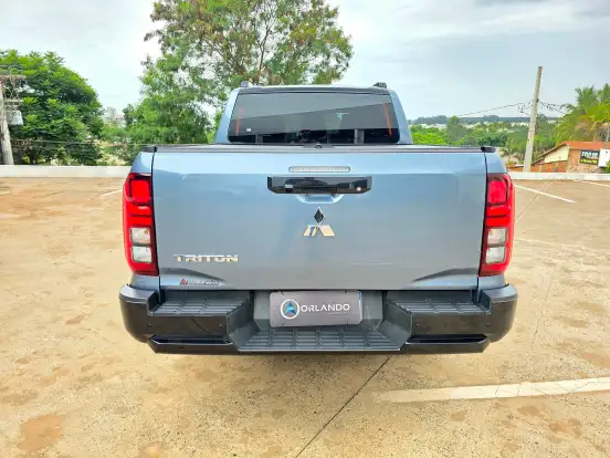 MITSUBISHI-TRITON-2.4 BITURBO DIESEL CD GLS 4X4 AUTOMÁTICO MITSUBISHI-TRITON-2025