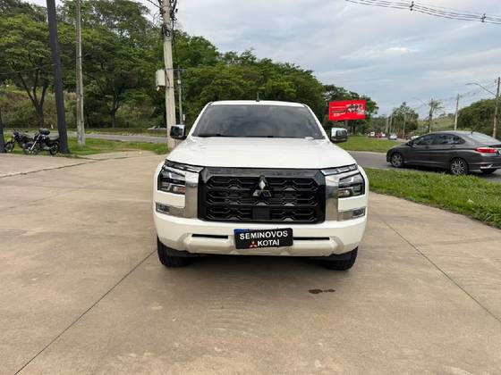 MITSUBISHI TRITON 2.4 BITURBO DIESEL CD HPE 4X4 AUTOMÁTICO