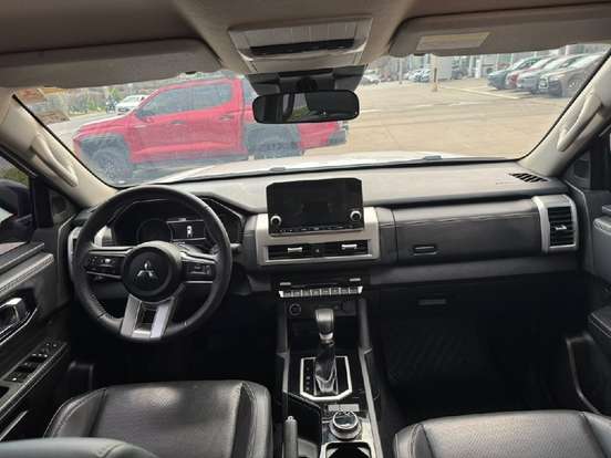 MITSUBISHI-TRITON-2.4 BITURBO DIESEL CD HPE 4X4 AUTOMÁTICO MITSUBISHI-TRITON-2025