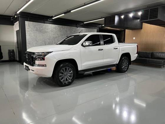 MITSUBISHI TRITON 2.4 BITURBO DIESEL CD HPE-S 4X4 AUTOMÁTICO