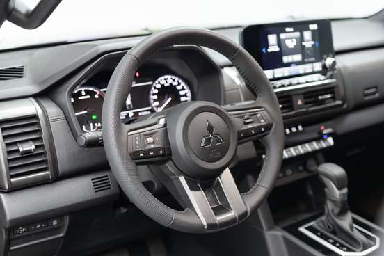 MITSUBISHI-TRITON-2025