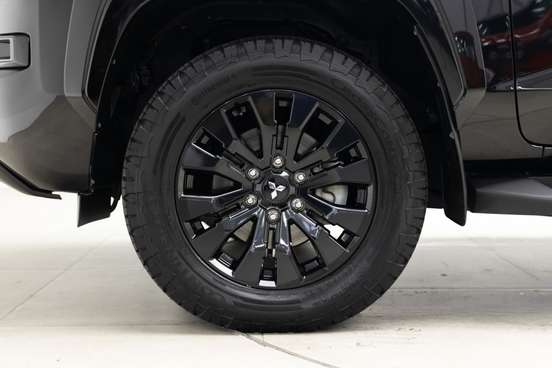 MITSUBISHI-TRITON-2025